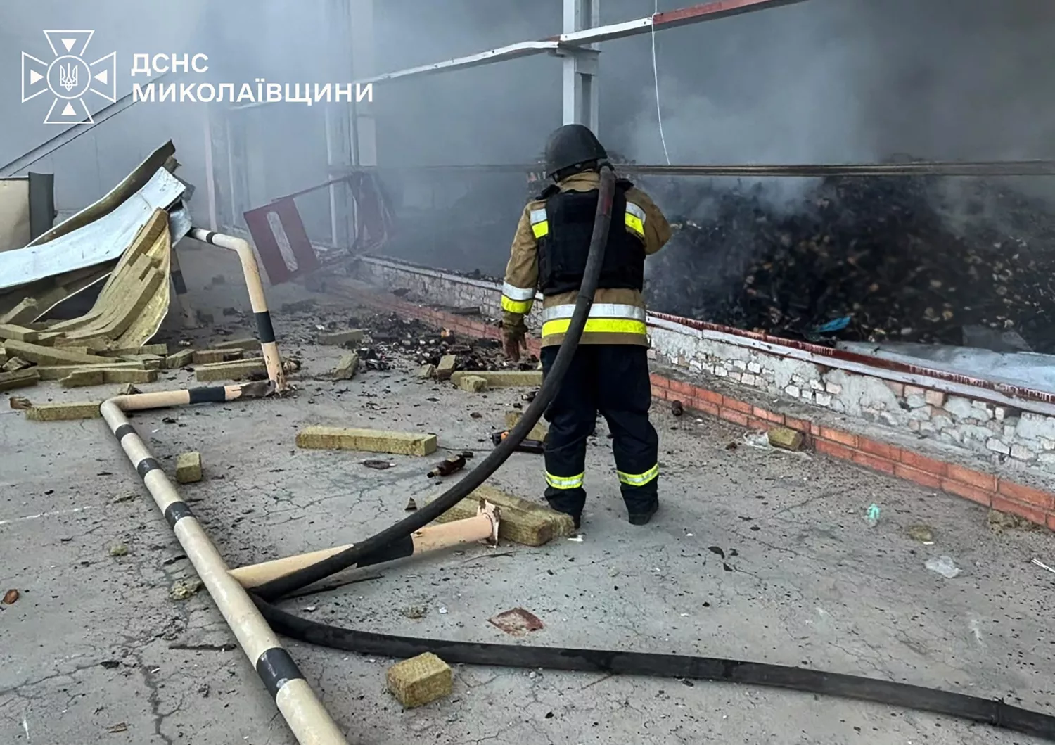 У ДСНС показали наслідки атак на Миколаїв 9 вересня. Фото: ДСНС Миколаївщини