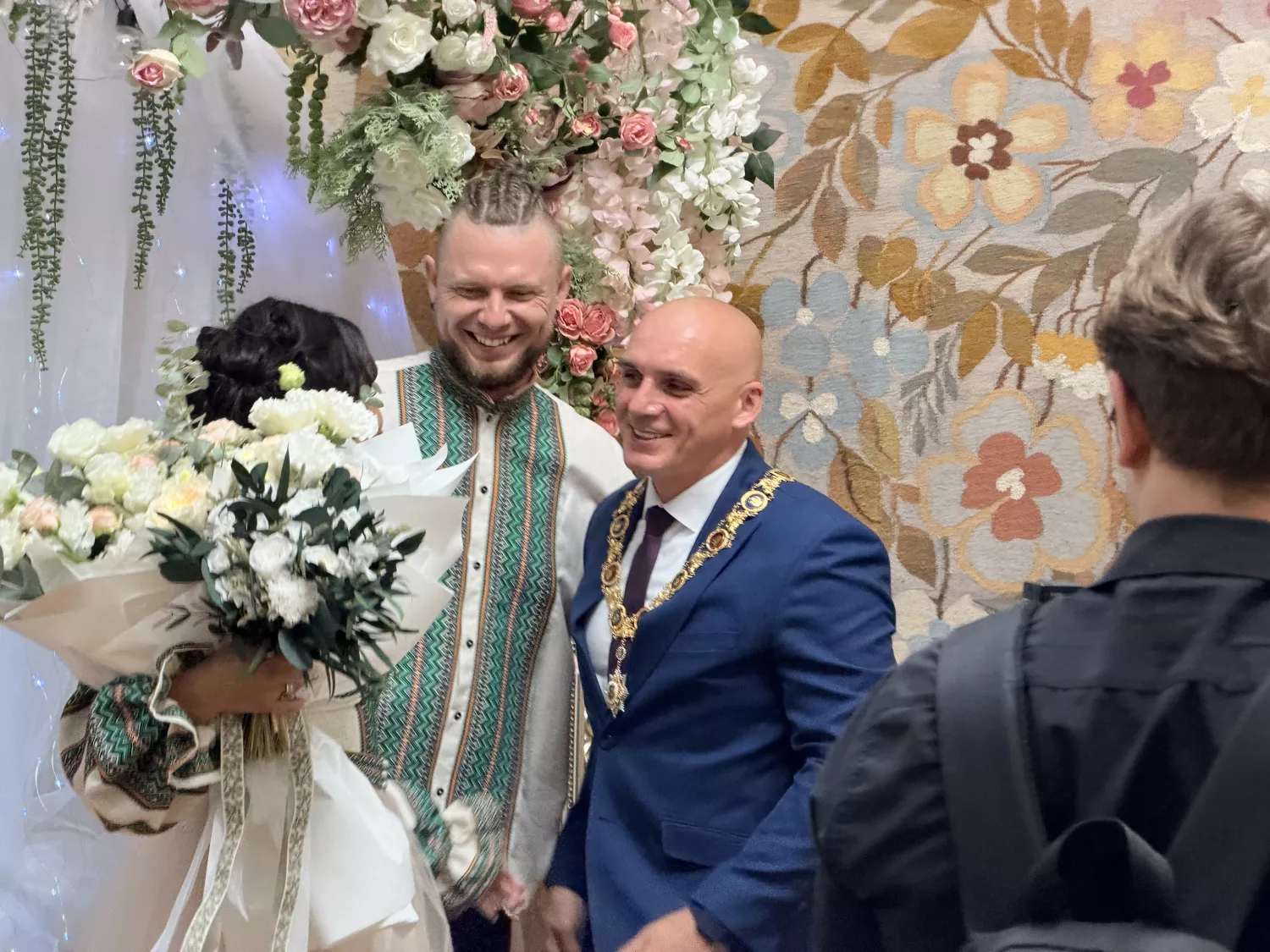 У День міста за традицією провели церемонію одруження молодят. Фото: НикВести