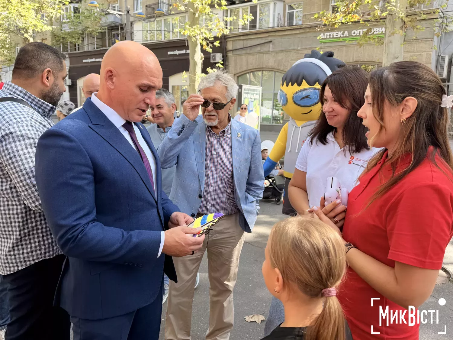 Мер прогулявся Соборною в День міста. Фото: НикВести