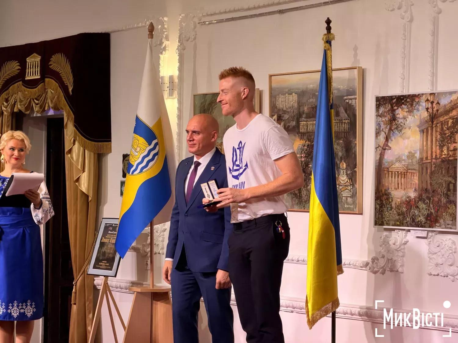У День міста вручили нагороди родинам загиблих Героїв, волонтерам та миколаївцям. Фото: МикВісті