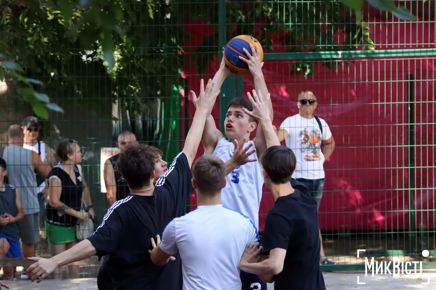 До Дня міста у Миколаєві провели чемпіонат області з баскетболу. Фото: НикВести