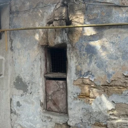 Мешканці просять розібрати аварійну прибудову на Спаській. Фото з Facebook
