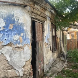 Мешканці просять розібрати аварійну прибудову на Спаській. Фото з Facebook