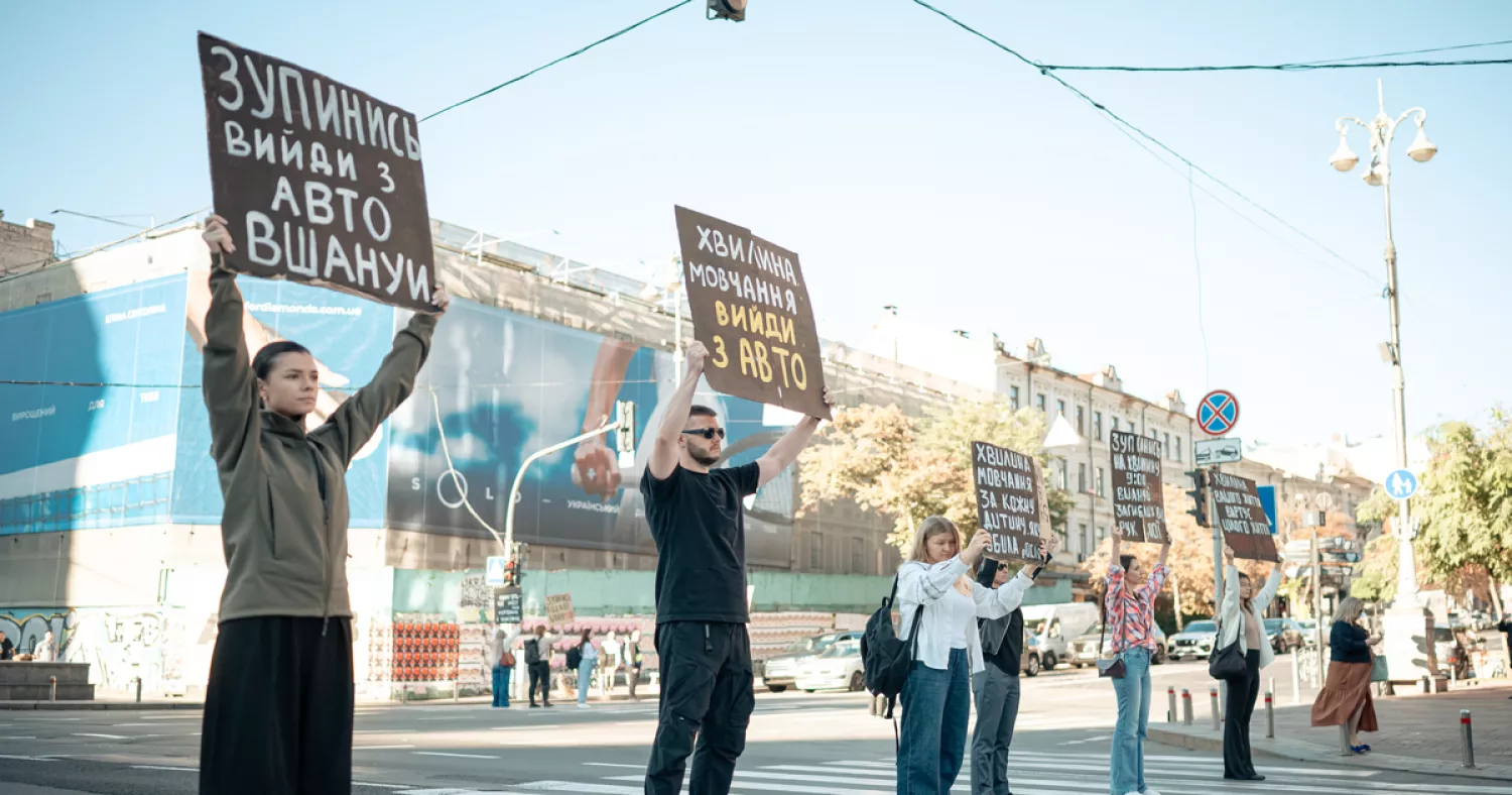 Хрещатик перекритий під час загальнонаціональної хвилини мовчання. Фото: КМДА