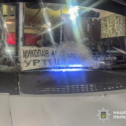 На Миколаївщині маршрутка зіткнулася з велосипедистом: поліція шукаж свідків. Фото: Нацполіція