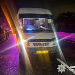 На Миколаївщині маршрутка зіткнулася з велосипедистом: поліція шукаж свідків. Фото: Нацполіція