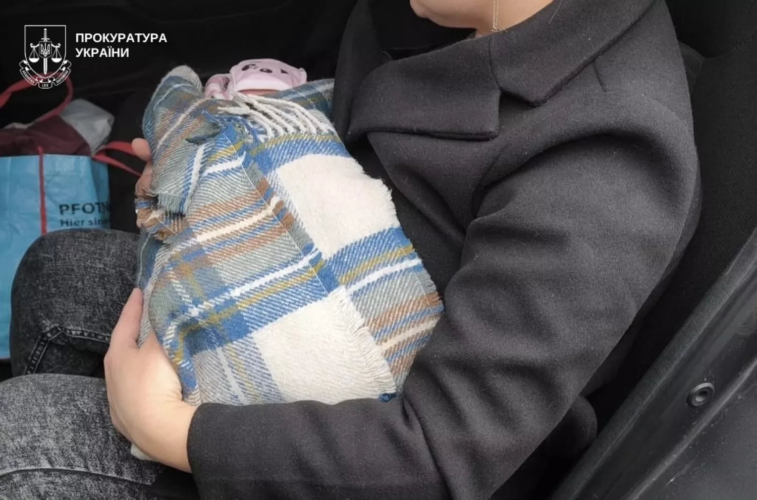 У Миколаєві пару засудили за продаж новонародженої дитини за $10 тисяч. Фото: ілюстративне фото прокуратури