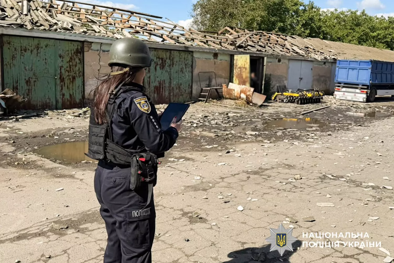 На Миколаївщині через атаку дронів постраждав працівник агропідприємства. Фото: поліція