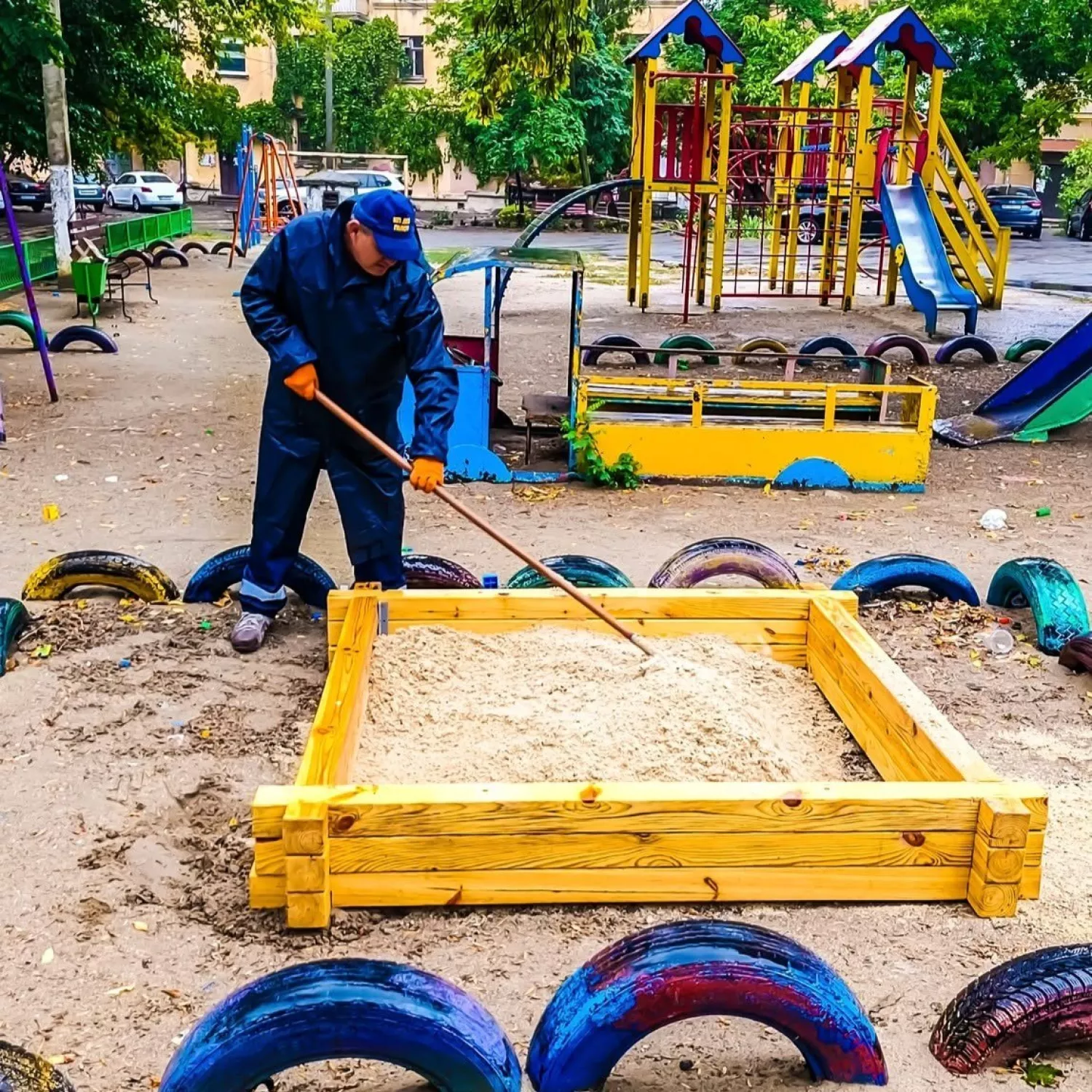 У чотирьох районах Миколаєва встановили 15 нових пісочниць. Фото: Миколаївська міська рада