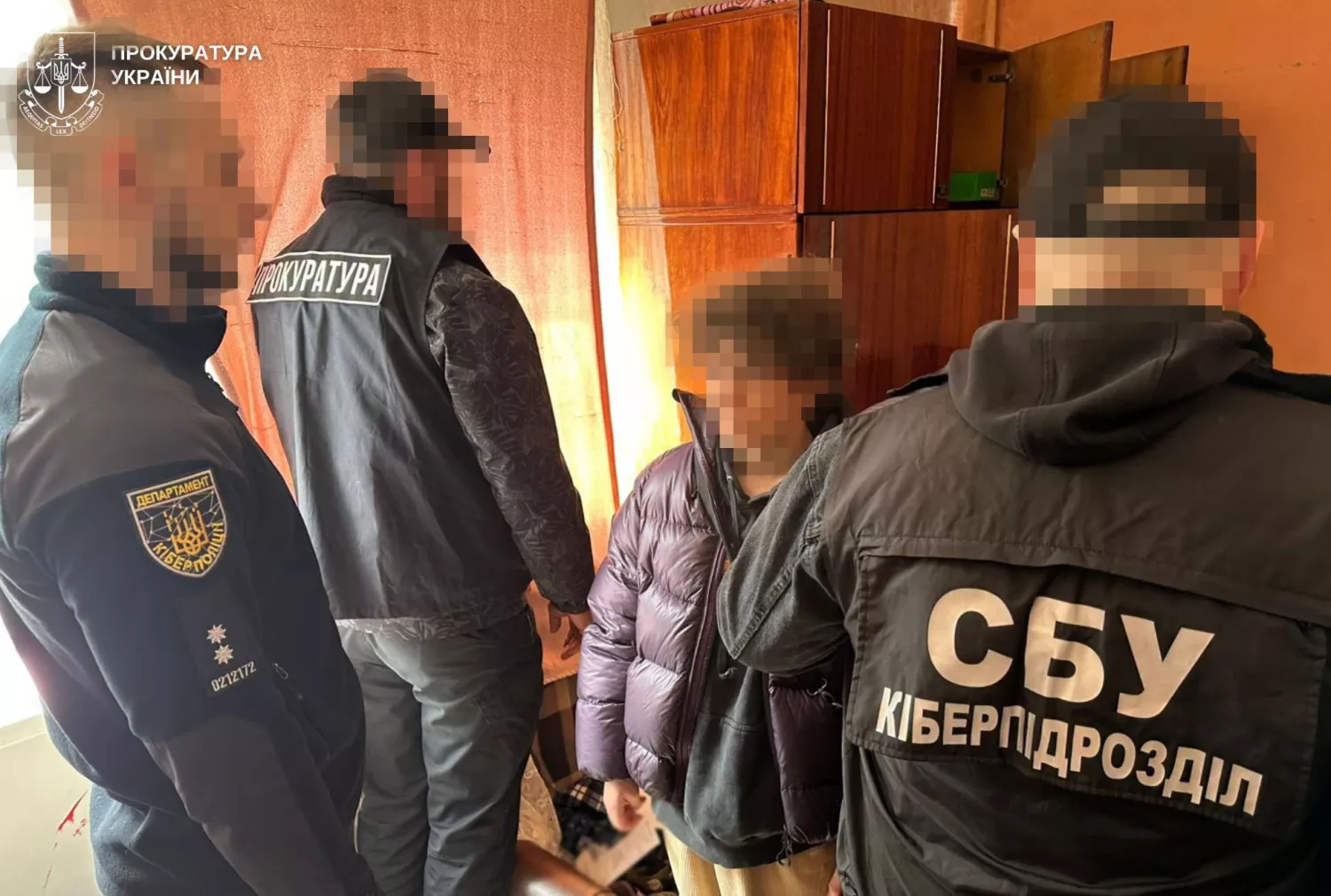 Судитимуть хакерів з Дрогобича за продаж облікових записів Roblox. Фото прокуратури