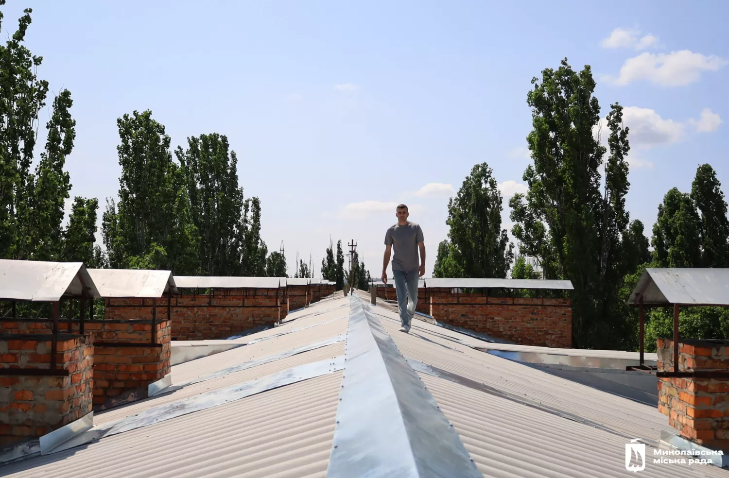 Відновлений дах будинку у Миколаєві. Фото Миколаївської міської ради, узяте для ілюстрації
