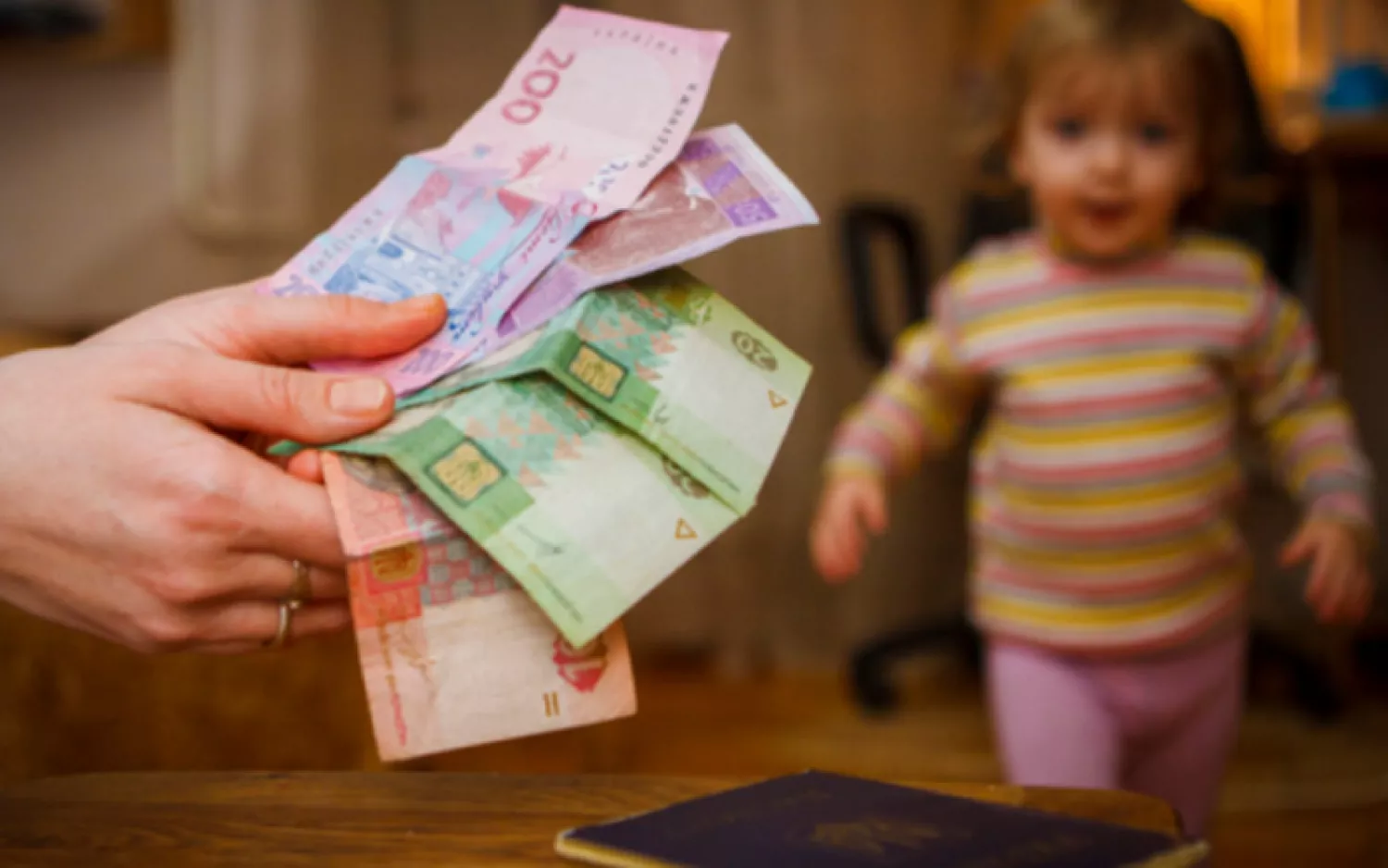 У Миколаєві 18-річна студентка через суд домоглася аліментів від матері. Фото: Кадровик.UA