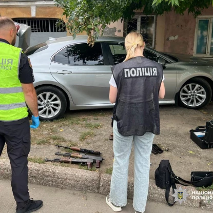 В Одесі 40-річний чоловік продав чотири автомати та 120 набоїв. Фото нацполіції
