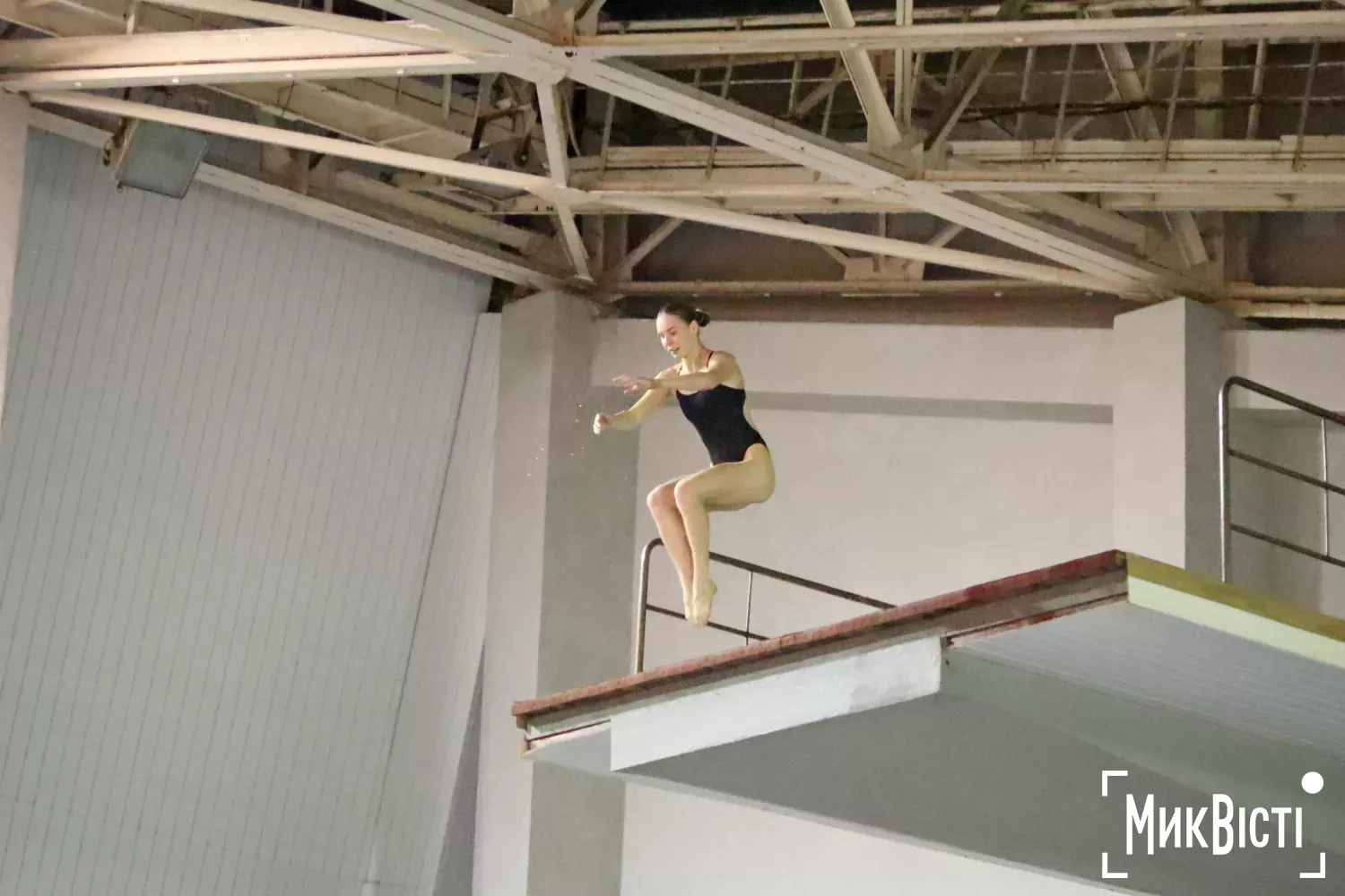 У Миколаєві провели Олімпійський урок зі стрибків у воду. Фото: NikVesti