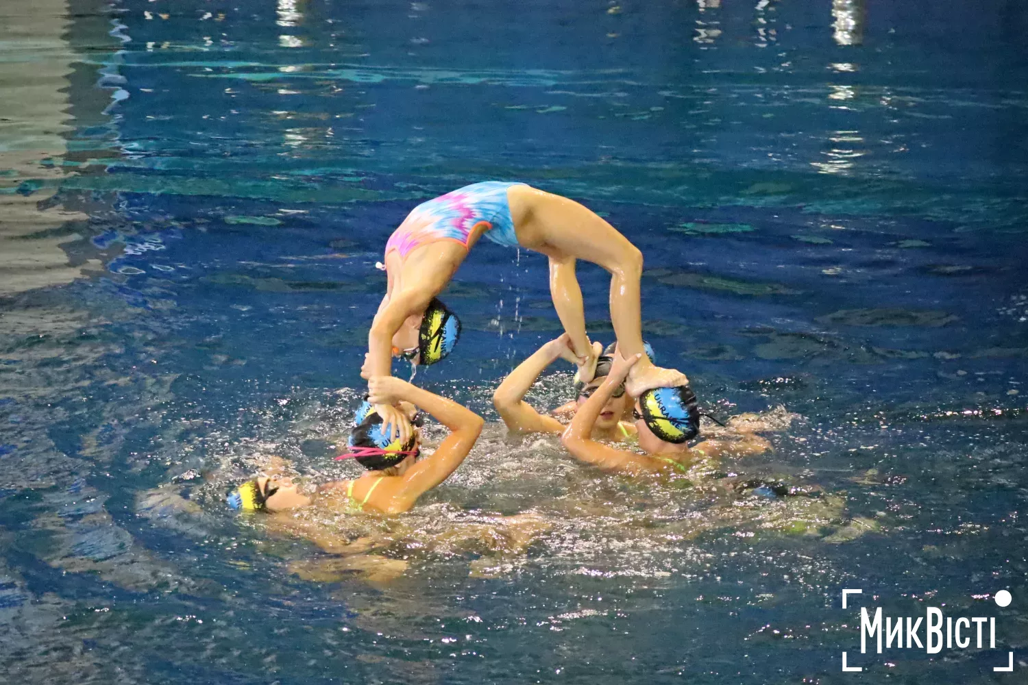 У Миколаєві провели Олімпійський урок зі стрибків у воду. Фото: NikVesti
