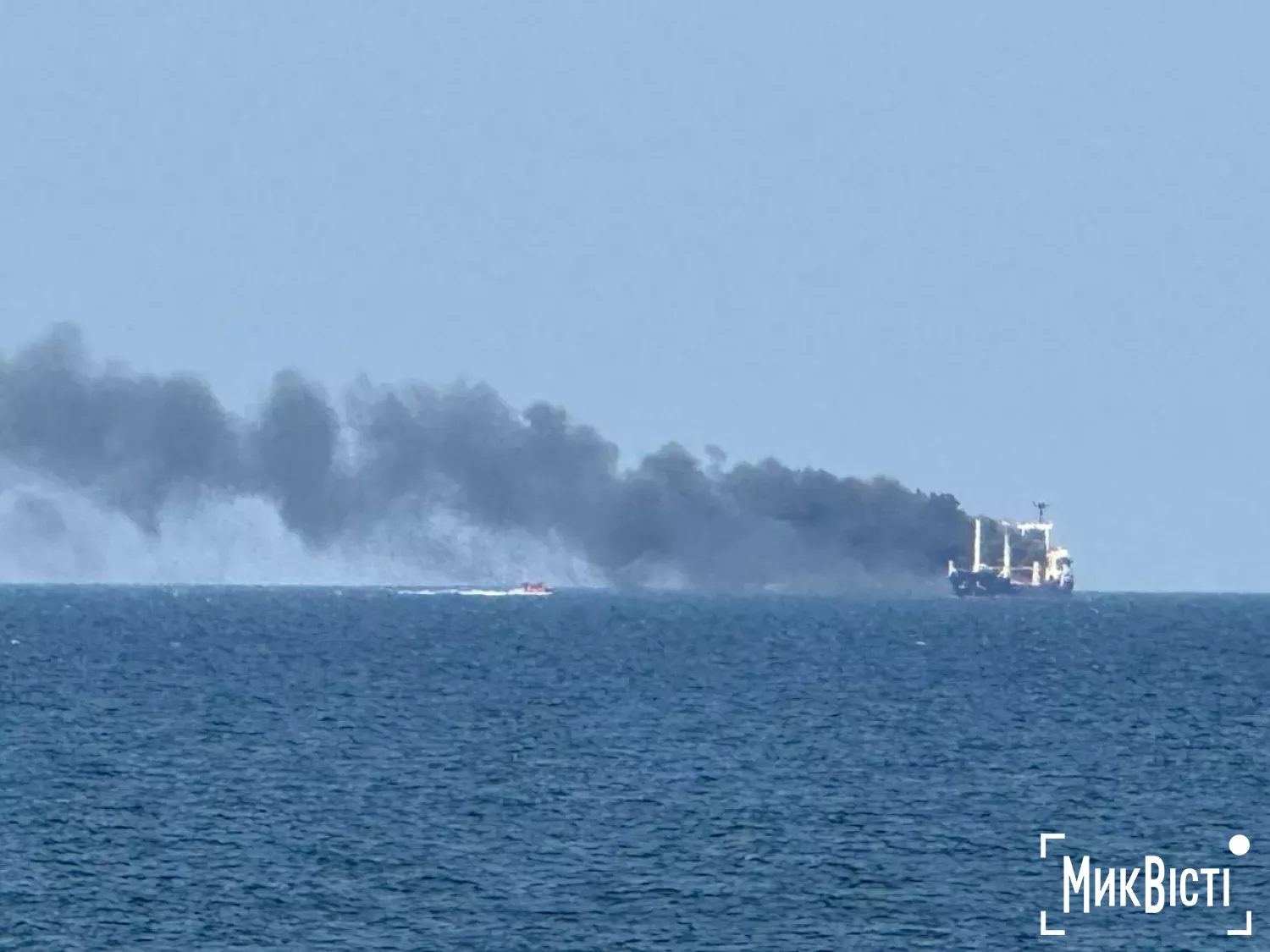 РФ вдарила по судну біля Одеси, літо 2026 року, фото «МикВісті»