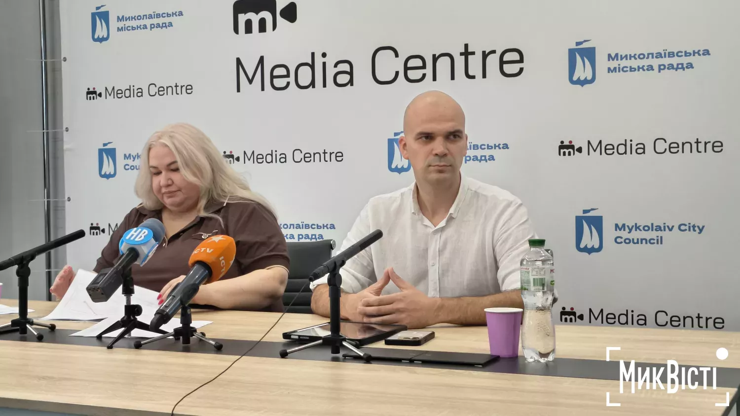 Начальниця Управління ДАБК Олена Туова і перший заступник директора Департаменту міського господарства Ігор Набатов. Фото: МикВісті