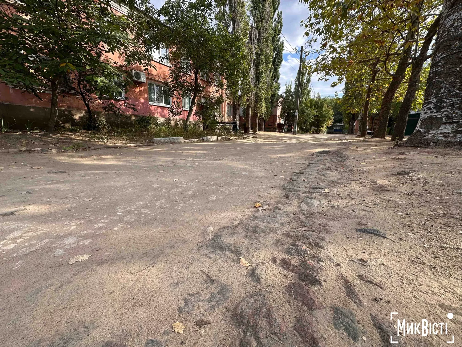 Внутрішньоквартальні проїзди по вул. Океанівській збираються відремонтувати за ₴8 млн. Фото: НикВести