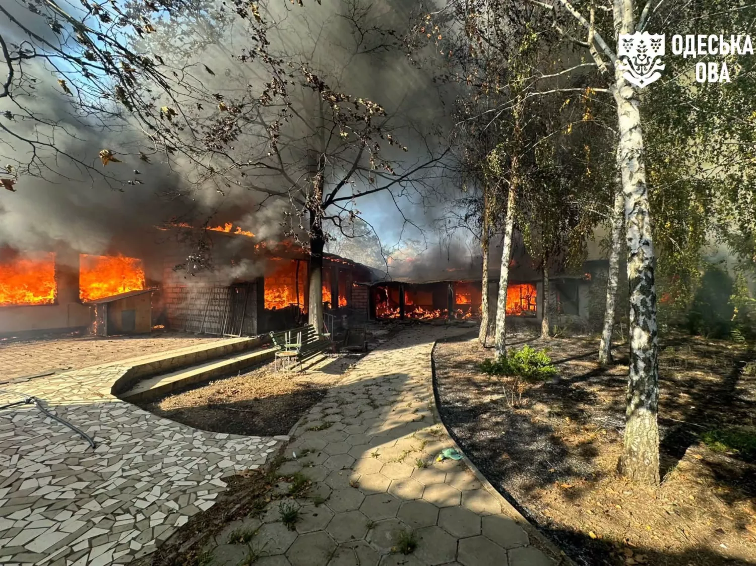 На Одещині 20 вересня через удар БпЛА загорілися приватні будинки. Фото: Одеська ОВА