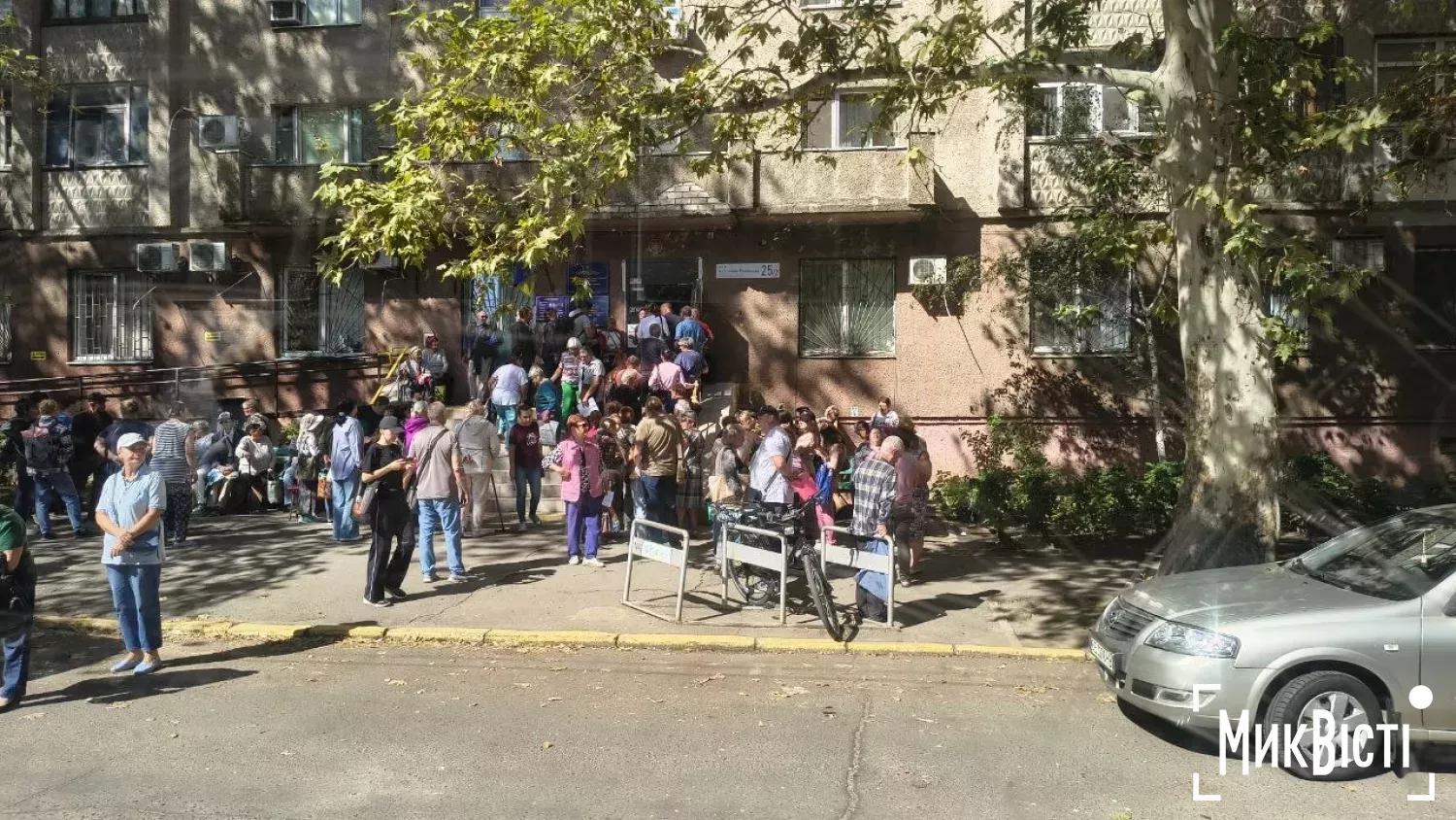 Черга до департаменту соцзахисту у Миколаєві за оформленням «Зимової підтримки». Фото: МикВісті
