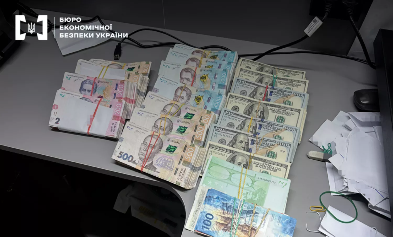 БЕБ викрило конвертаційний центр з оборотом 23,5 млрд грн. Фото БЕБ
