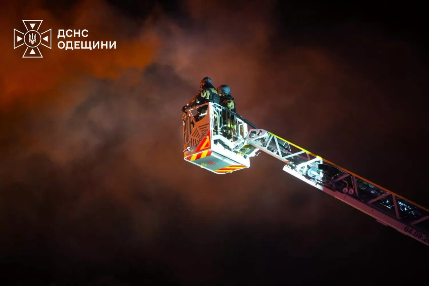На Одещині після російської атаки 22 вересня спалахнули склади. Фото: ДСНС