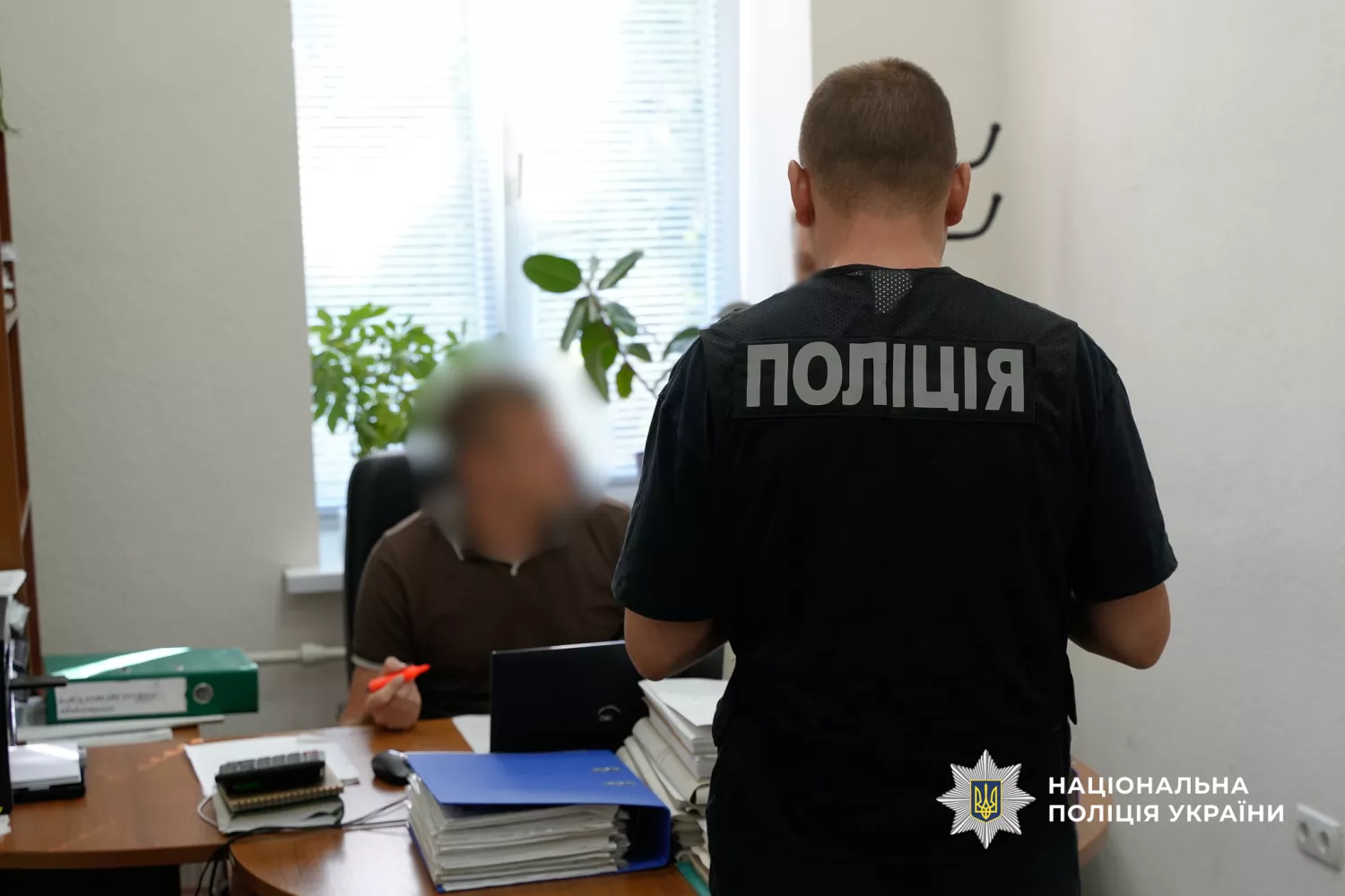 Посадовцю Одеської облради повідомили про підозру через розтрату 880 тис. грн під час закупівлі медичного обладнання. Фото нацполіція