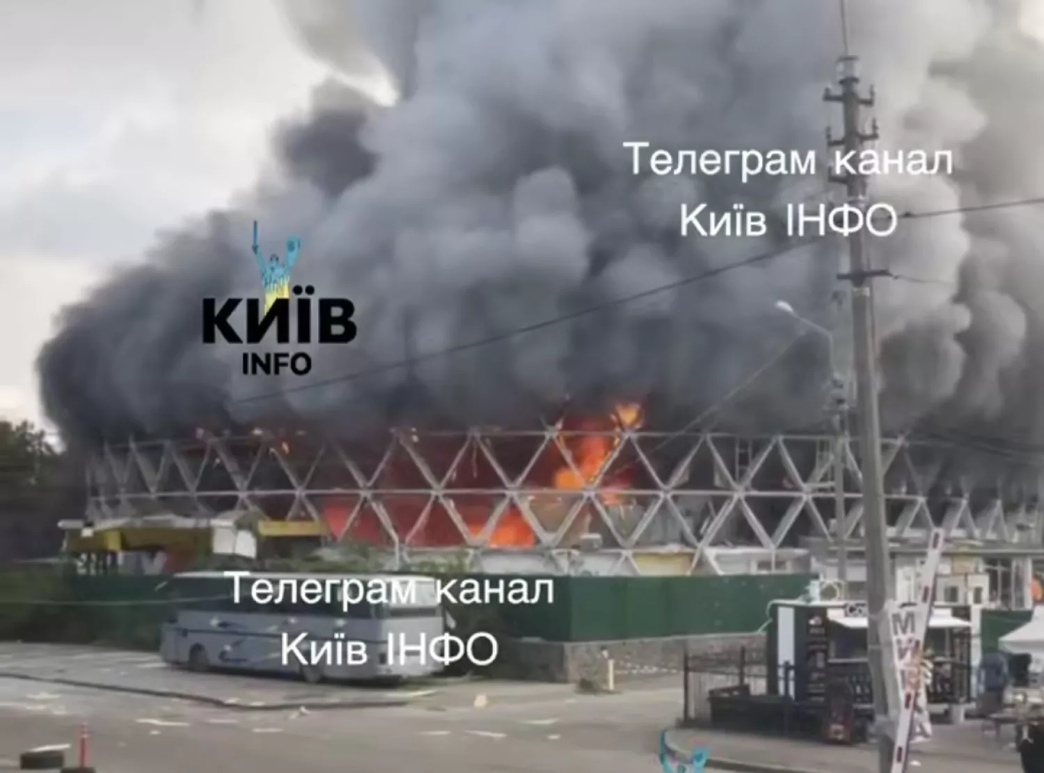 Пожежа на ринку біля центрального вокзалу Києва. Скриншот з відео: kiev_information
