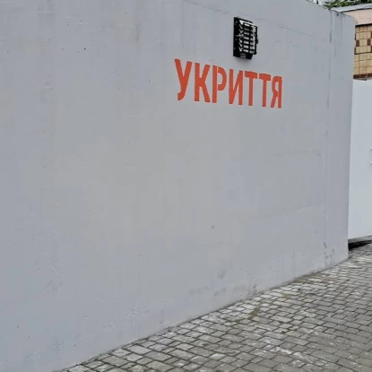 В Одесі на кінцевих зупинках електротранспорту встановили нові укриття. Фото: Одеська міська рада