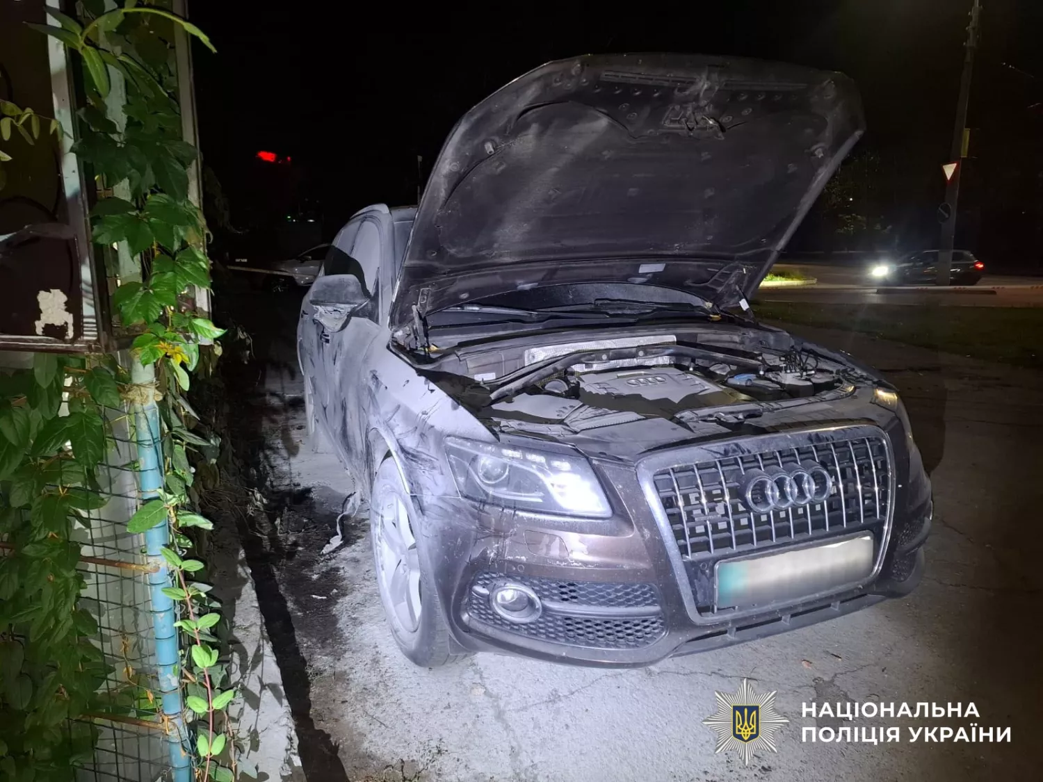 У Миколаєві загорівся Audi, поліція розслідує можливий підпал. Фото: Нацполіція