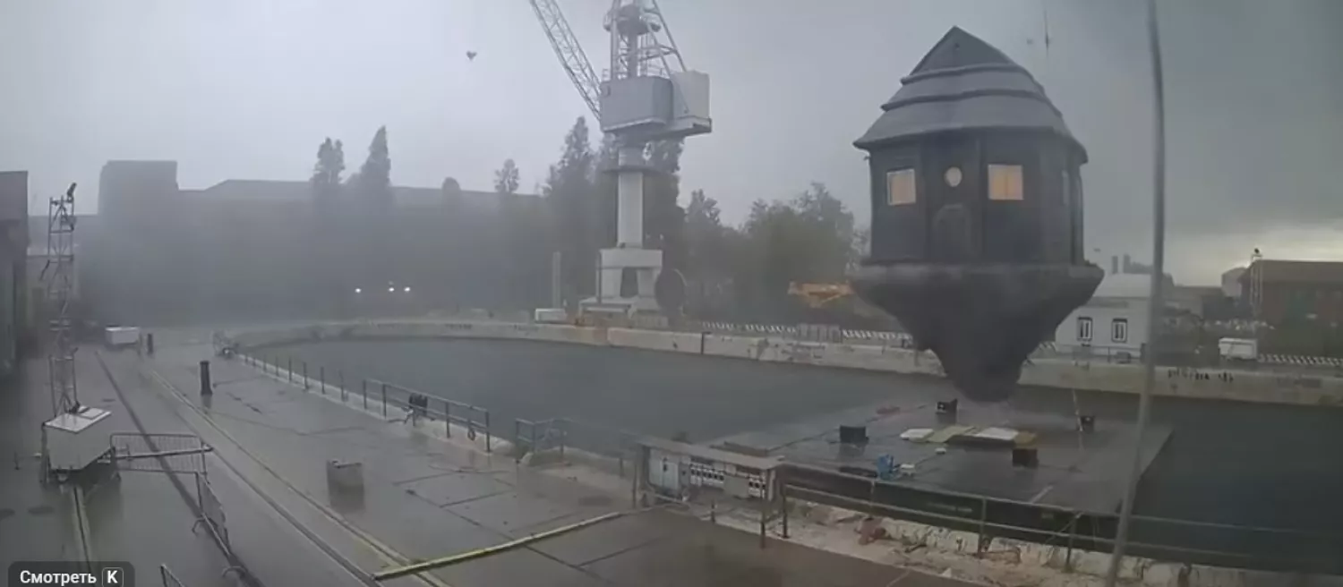 Скриншот з відео руйнування інсталяції у Венеції