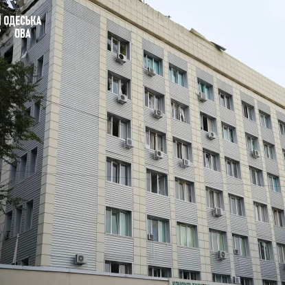 В Одесі через нічну атаку 24 вересня пошкоджено медзаклад, будинки та школу. Фото: ОВА