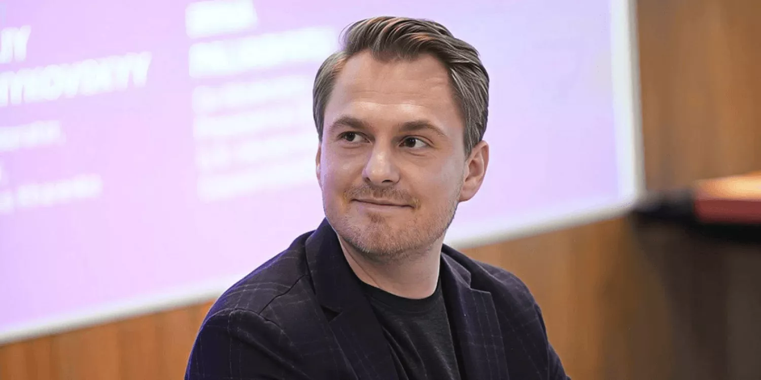Офіс генпрокурора перевіряє, як організували закордонне відрядження Кравченка. Фото: Руслан Кравченко, Facebook
