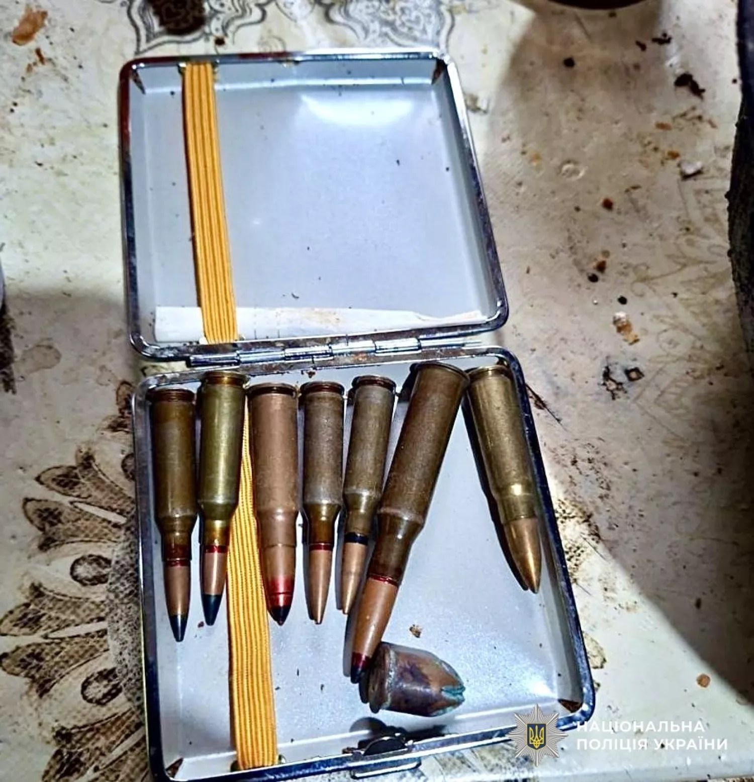 На Первомайщині у місцевого жителя вилучили 8 гранат, рушниці та канабіс. Фото нацполіція