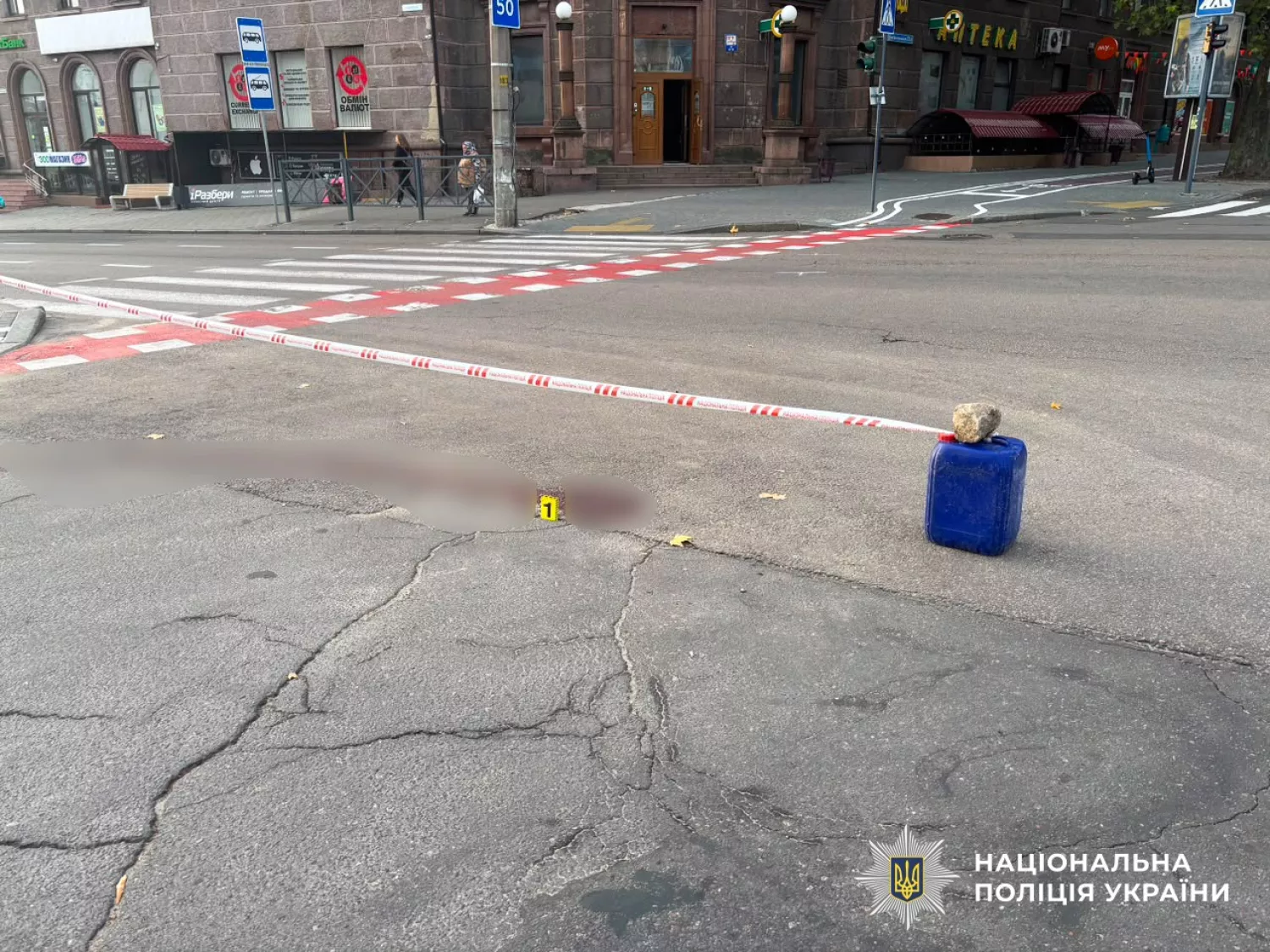 У центрі Миколаєва чоловік отримав ножове поранення. Фото нацполція
