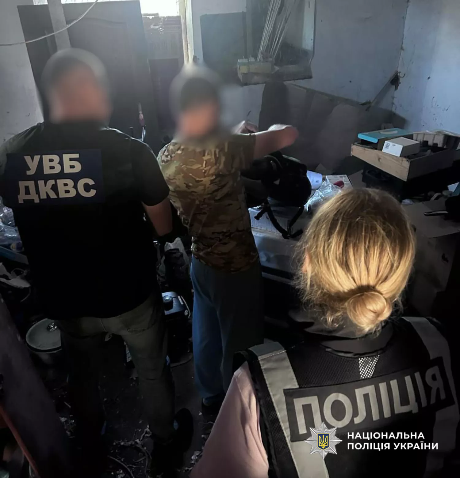 На Одещині затримали чоловіка за незаконне зберігання вибухівки та зброї. Фото нацполіції