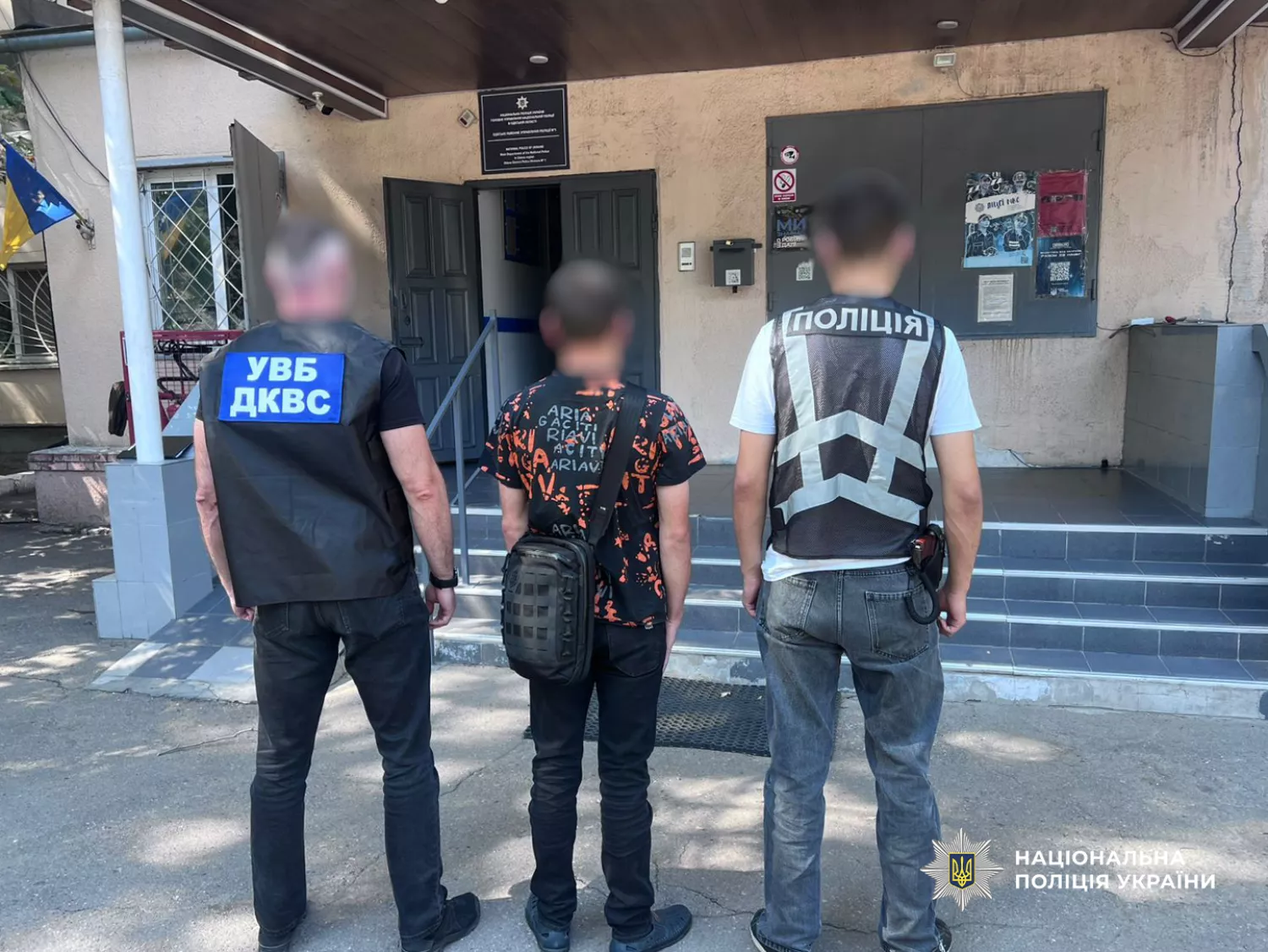 На Одещині затримали чоловіка за незаконне зберігання вибухівки та зброї. Фото нацполіції
