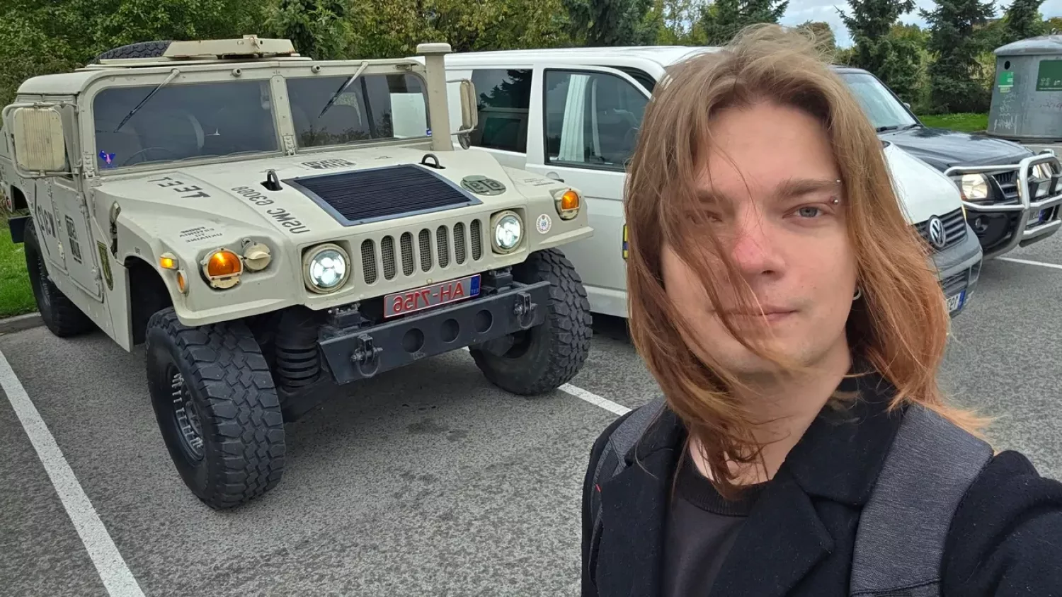 Естонський волонтер та американський бронеавтомобіль Humvee, який призначався для ЗСУ. Фото з фейсбуку Daniil Kurakin