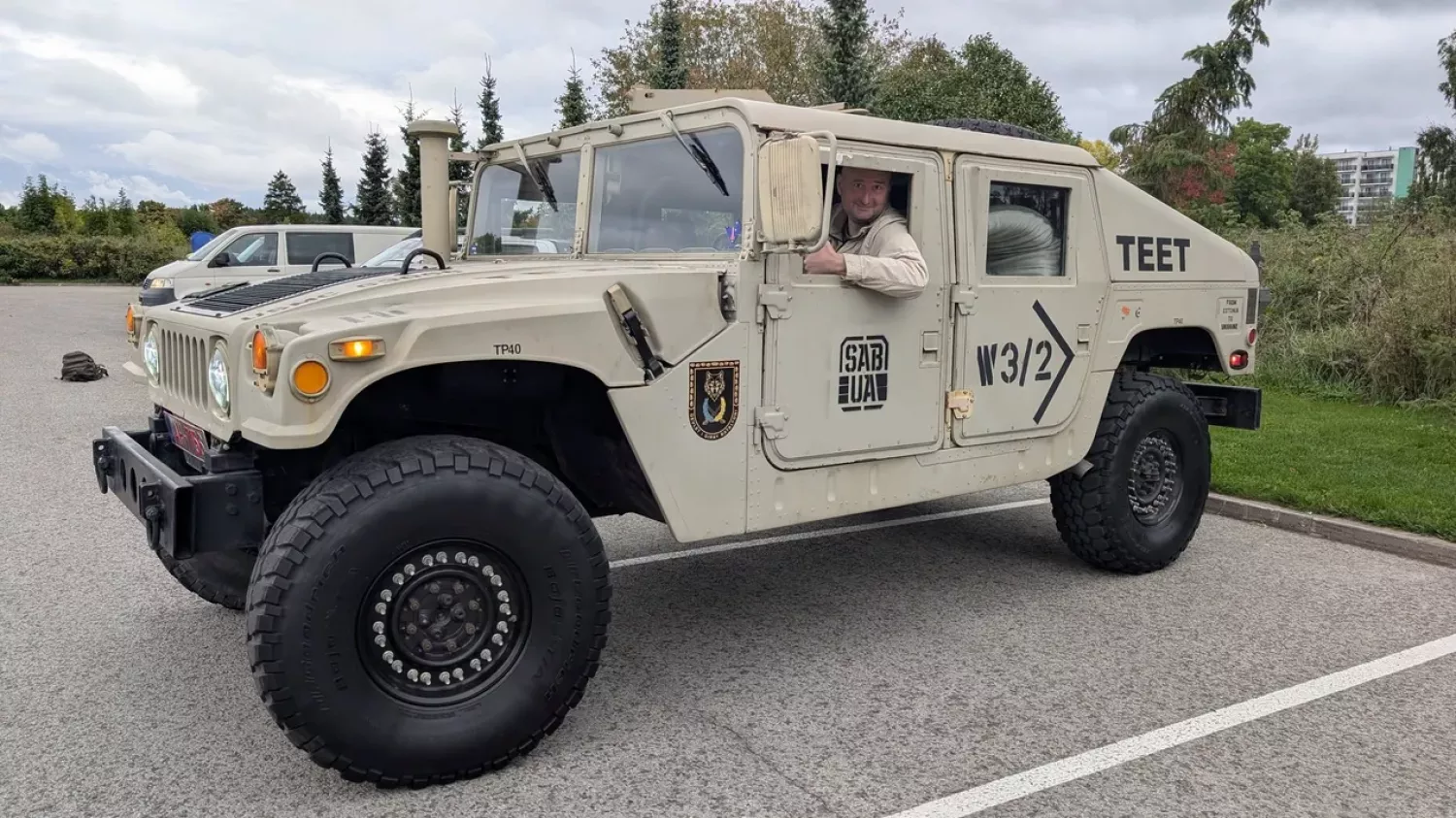 Американський військовий позашляковик Humvee, наданий естонськими волонтерами для ЗСУ. Фото Аркадій Бабченко