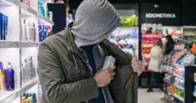 У Миколаєві чоловік сховав каву під кофту та втік із магазину. Ілюстративне фото: ТСН