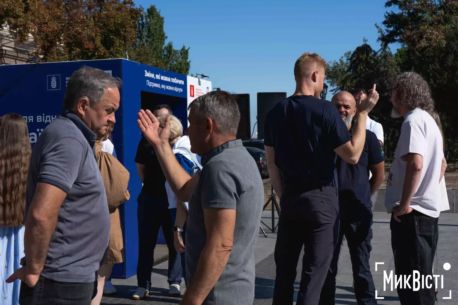 У Миколаєві відкрили інтерактивний куб про допомогу Данії та ПРООН у відновленні області. Фото: МикВісті