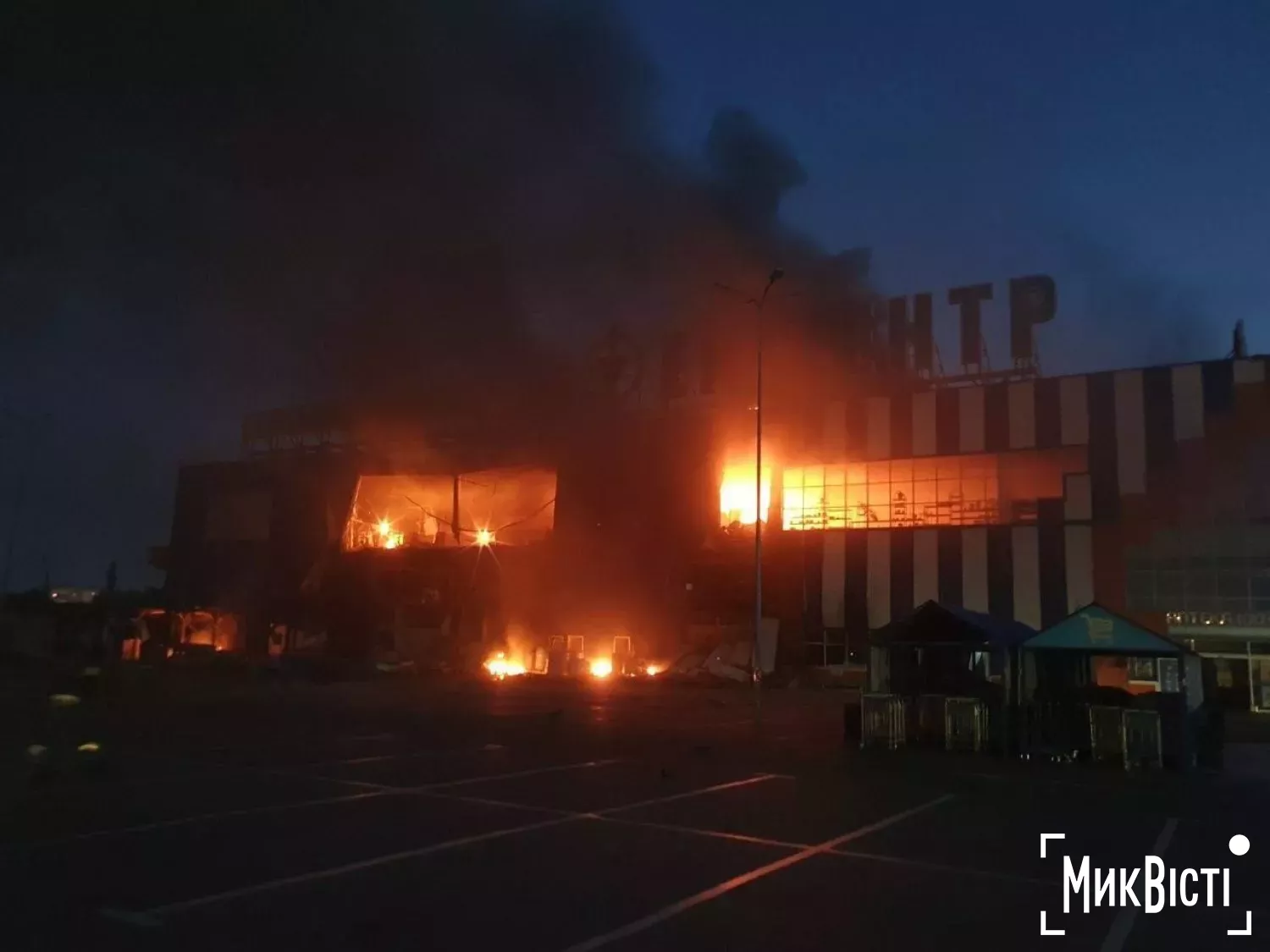 Росіяни вдарили по «Епіцентру» в Миколаєві. Фото НикВести