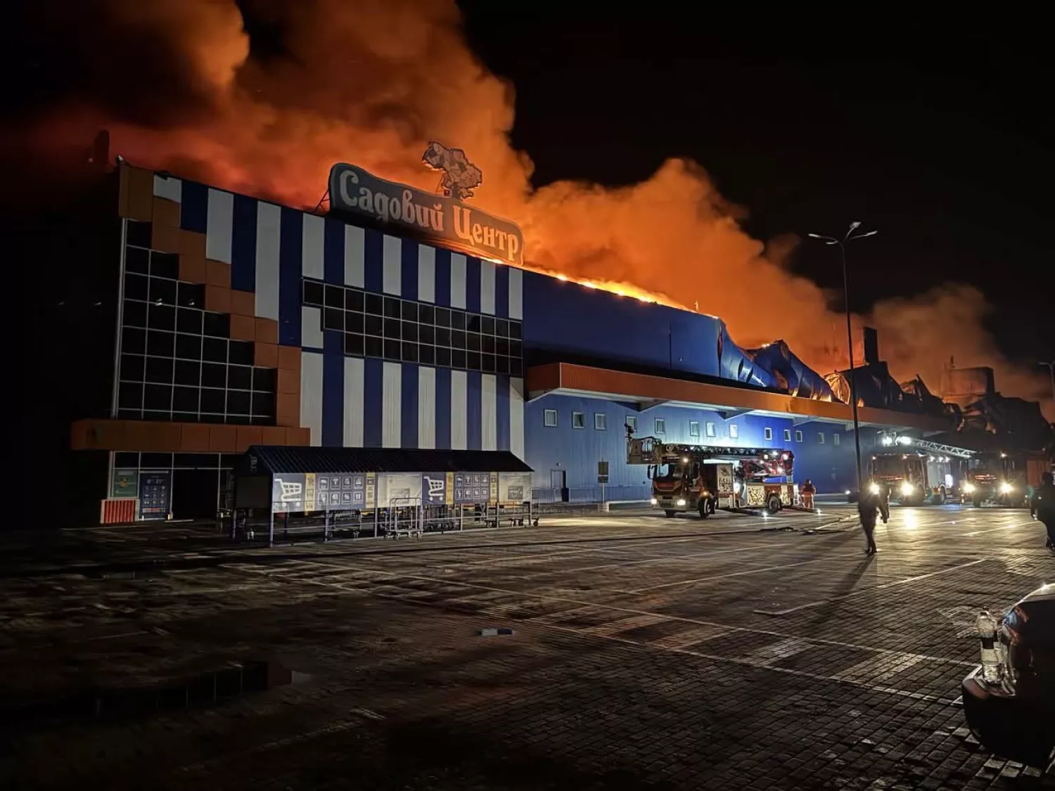 В «Епіцентрі» розповіли, як працівники майже добу намагалися врятувати ТЦ у Миколаєві. Фото: епіцентр