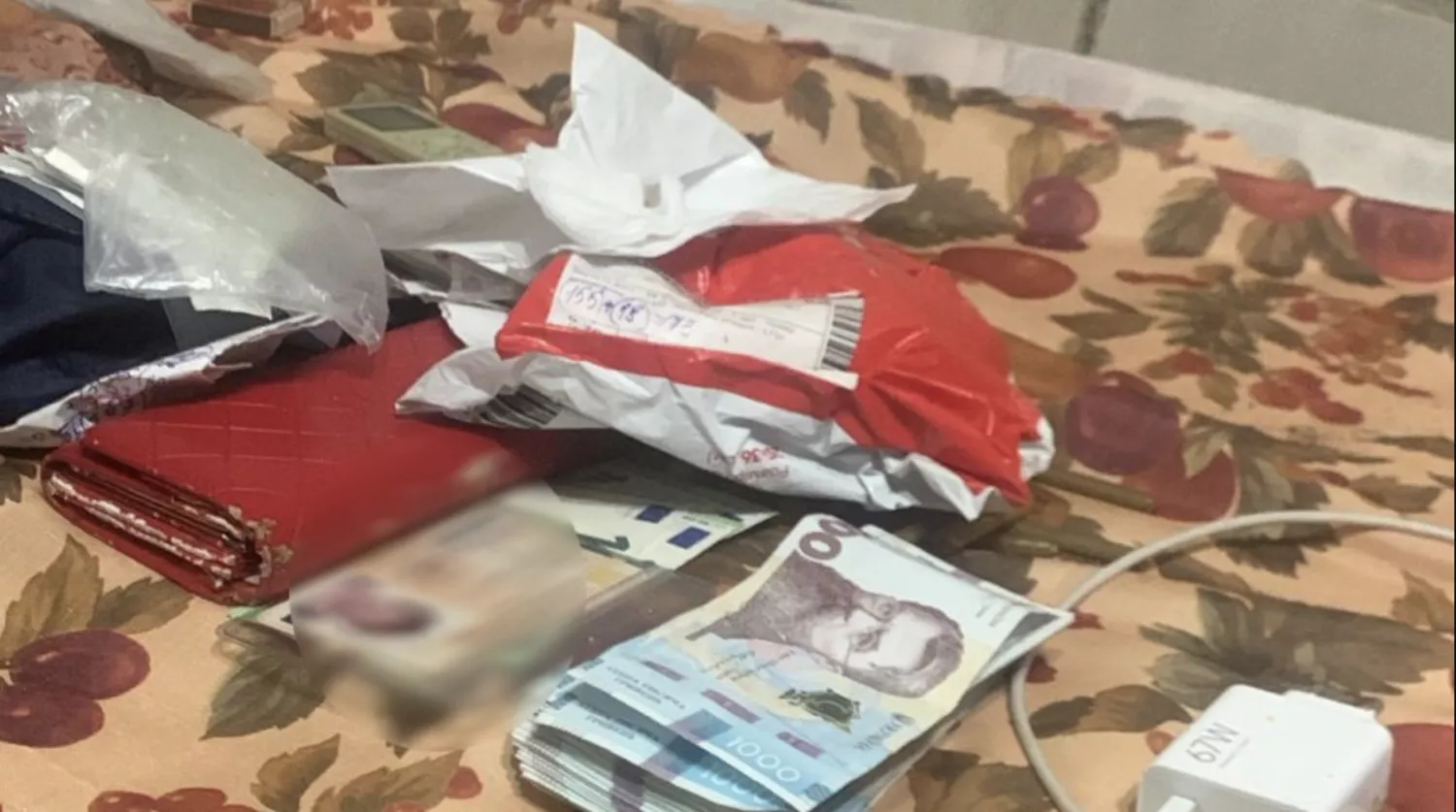 Зламав камеру схову та вкрав сумку: у Миколаєві затримали чоловіка. Фото: поліція Миколаївської області