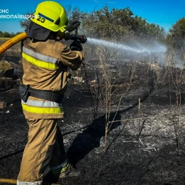 Наслідки обстрілів на Миколаївщині. Фото: ДСНС Миколаївщина