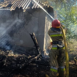 Наслідки обстрілів на Миколаївщині. Фото: ДСНС Миколаївщина