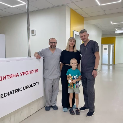 У Львові успішно прооперували хлопчика за допомогою робота-хірурга. Фото: Лікарня св. Миколая