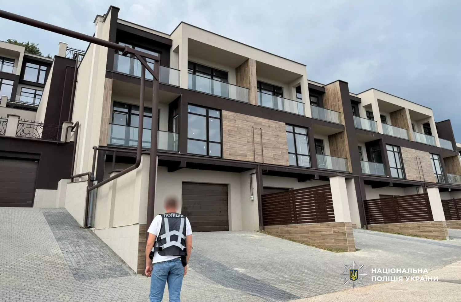 В Одесі викрили забудовника який звів 47 таунхаусів. Фото нацполіція