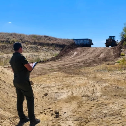 Біля Каравелового на Миколаївщині викрили незаконний видобуток піску. Фото Екоінспекція