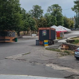 Та так звані кіоски в районі яхт-клубу. Фото: НикВести